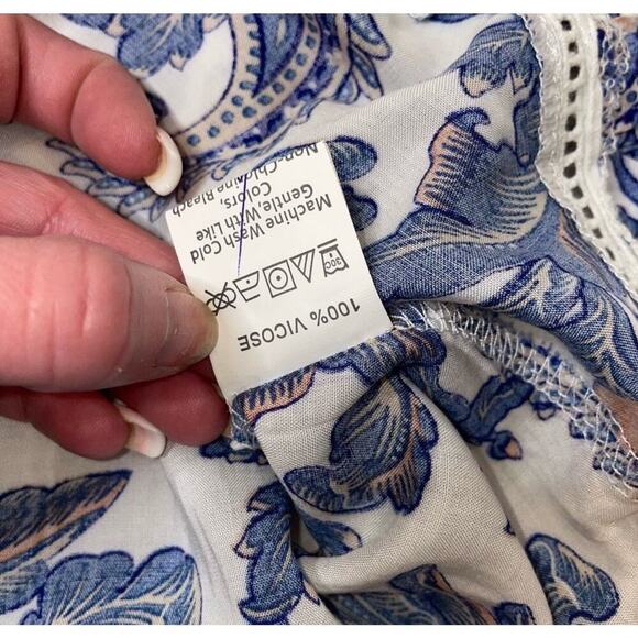 NEW TDDPSSHDP Paisley button up neck tie blouse SZ L Lightweight fabric blue - Picture 9 of 10